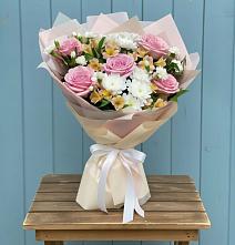 Букет цветов из:  Гвоздики, Орхидеи и Розы в Борское