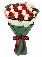 Букет Микс из красных и белых роз в Борское
