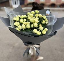 Букет Белые кустовые розы Солинеро в Борское