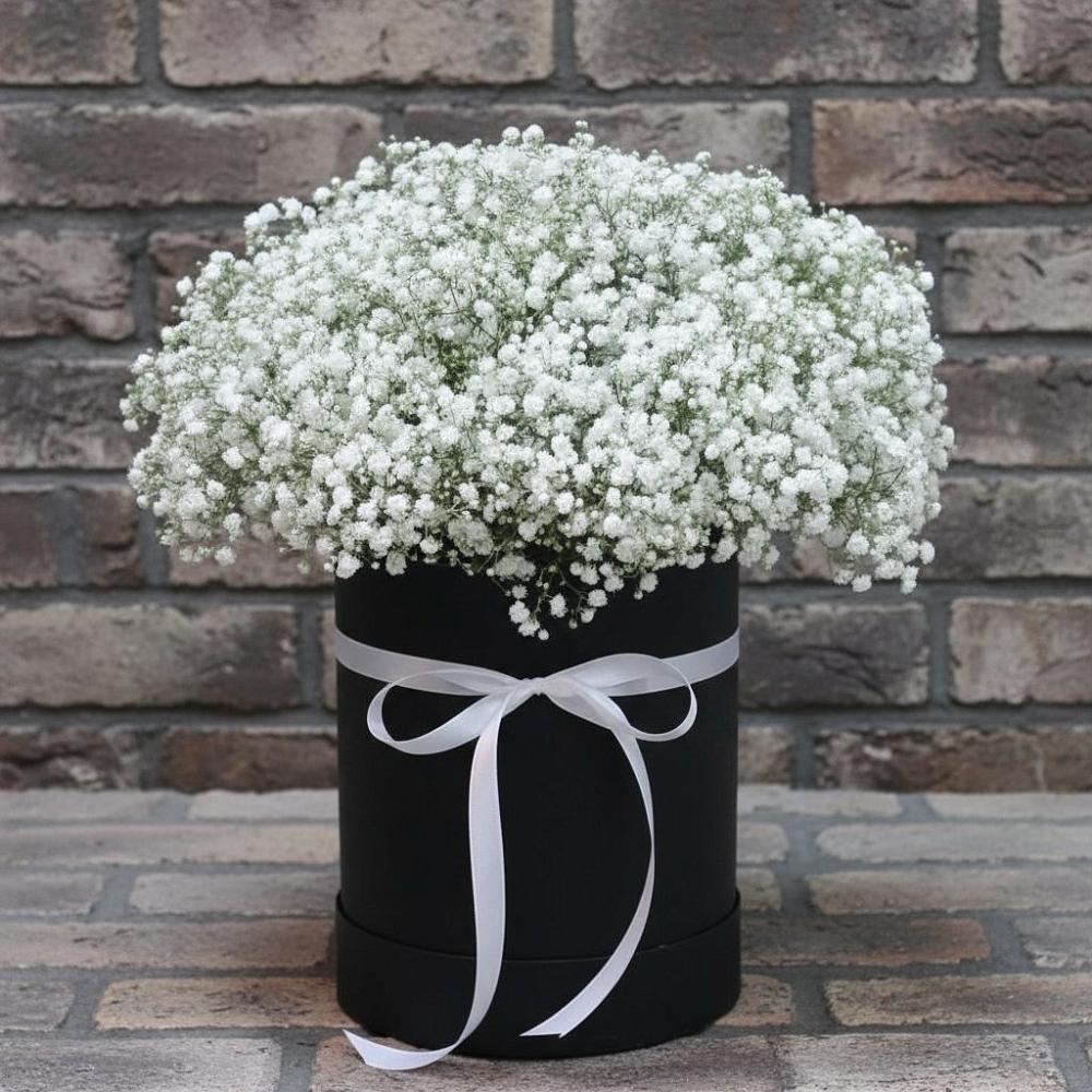 Цветочная композиция из Гипсофила в шляпной коробке в Борское