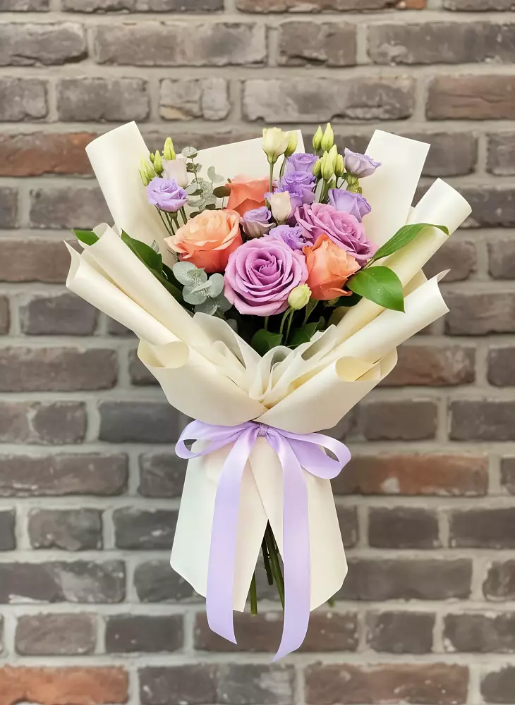 Букет цветов из: Лизиантусы и Розы в Борское