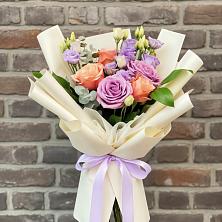 Букет цветов из:  Лизиантусы и Розы в Борское