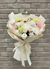 Букет цветов из:  Гвоздики, Розы, Лизиантусы и Хризантемы #REPLACE_PRED# Борское